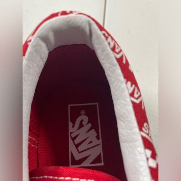 NIB VANS Unisex Red Logo Old Skool Sneakers Lace Up Tennis Shoes - Size 2.5 - Picture 8 of 10